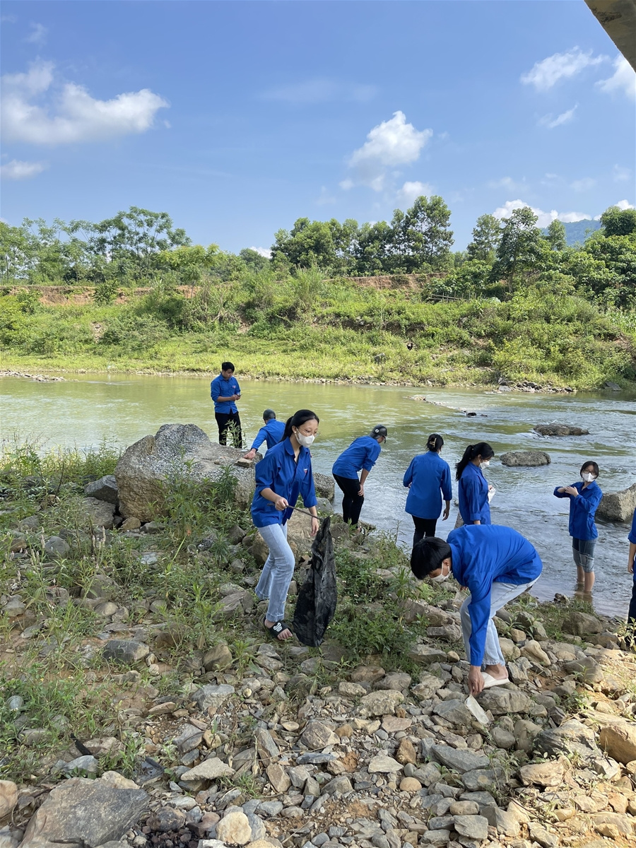 Tân Sơn (Phú Thọ): Tuổi trẻ xã Tân Phú ra quân Chủ nhật Xanh, hưởng ứng chiến dịch “làm cho thế giới sạch hơn”.
