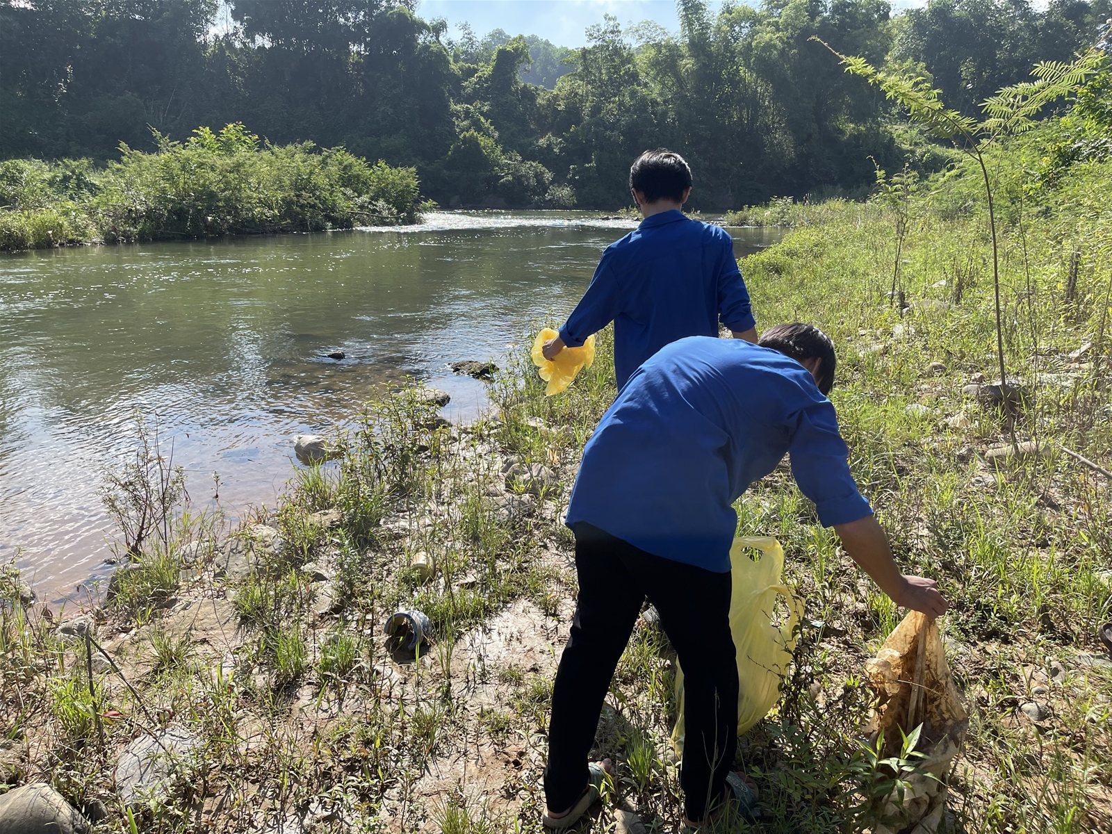 Tân Sơn (Phú Thọ): Tuổi trẻ xã Tân Phú ra quân Chủ nhật Xanh, hưởng ứng chiến dịch “làm cho thế giới sạch hơn”.