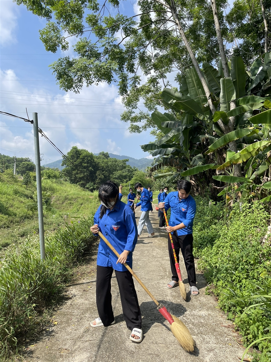 Tân Sơn (Phú Thọ): Tuổi trẻ xã Tân Phú ra quân Chủ nhật Xanh, hưởng ứng chiến dịch “làm cho thế giới sạch hơn”.