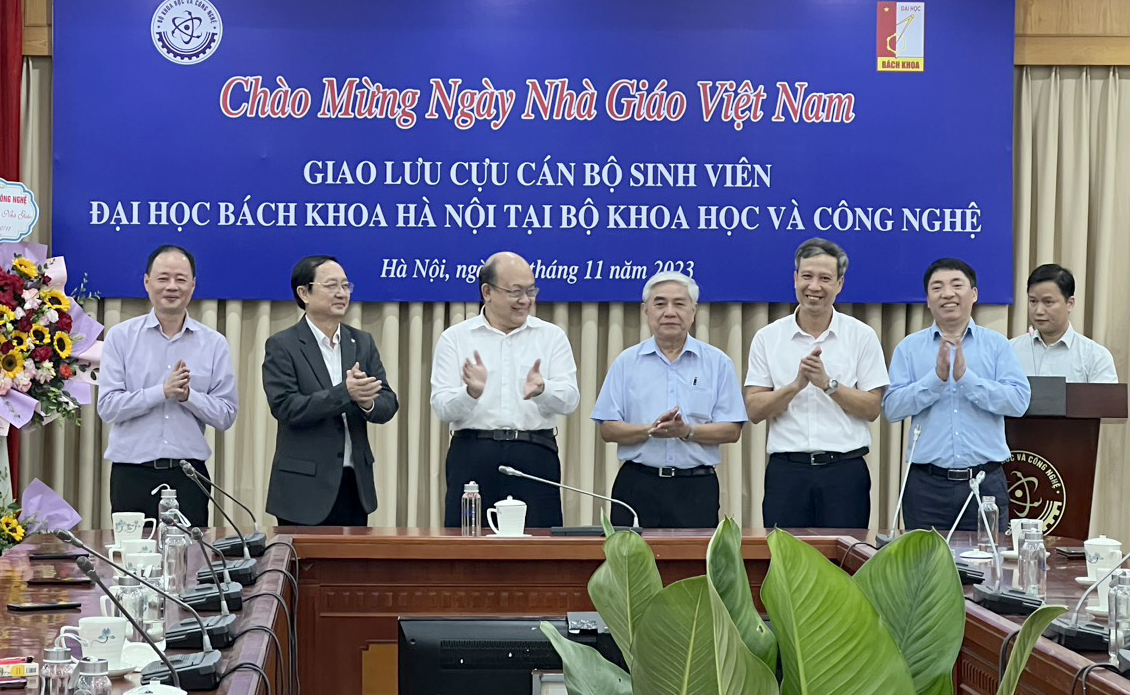 Giao lưu cựu cán bộ sinh viên trường Đại học Bách khoa Hà Nội làm việc tại Bộ Khoa học và Công nghệ