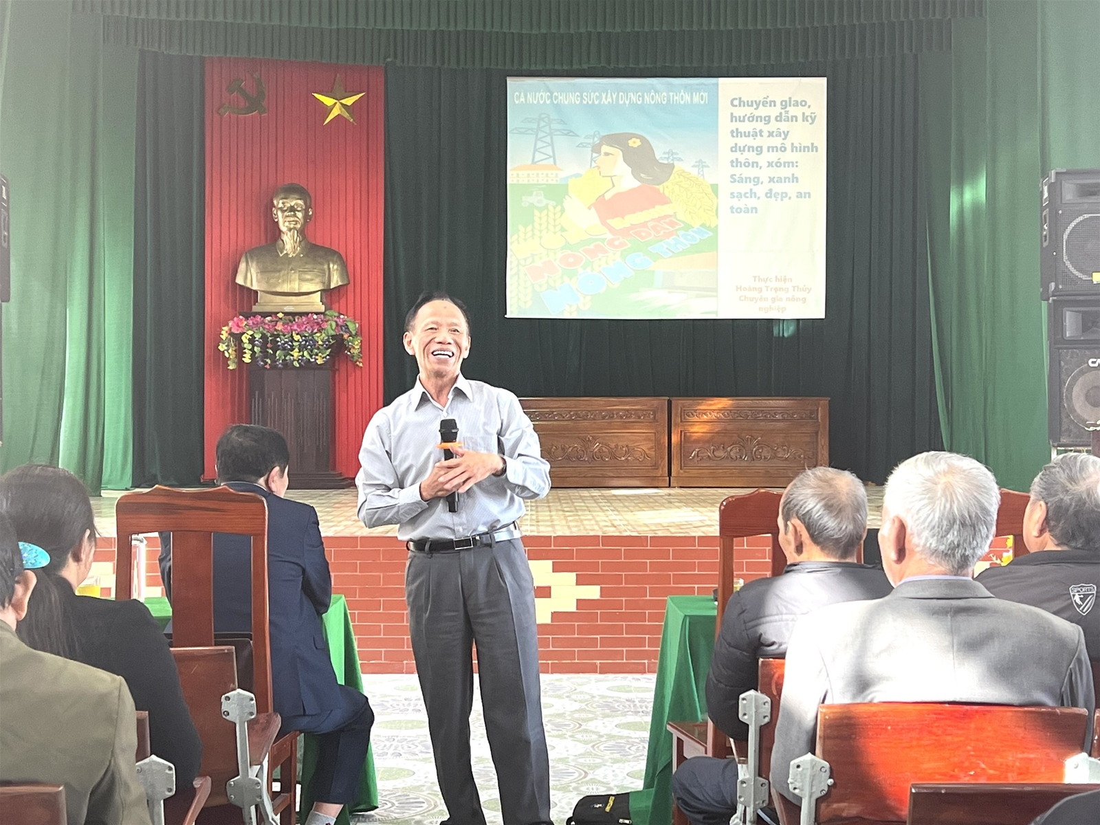 Hội Nông dân Việt Nam tổ chức Tập huấn chuyển giao, hướng dẫn kỹ thuật, xây dựng mô hình điểm “Xây dựng mô hình thôn, xóm sáng, xanh. Sạch, đẹp, an toàn” tại Nam Định