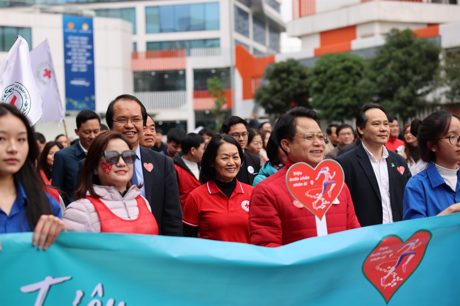 Mỗi bước chân nhân ái hướng về Điện Biên là một lần thắp sáng lịch sử vẻ vang của dân tộc