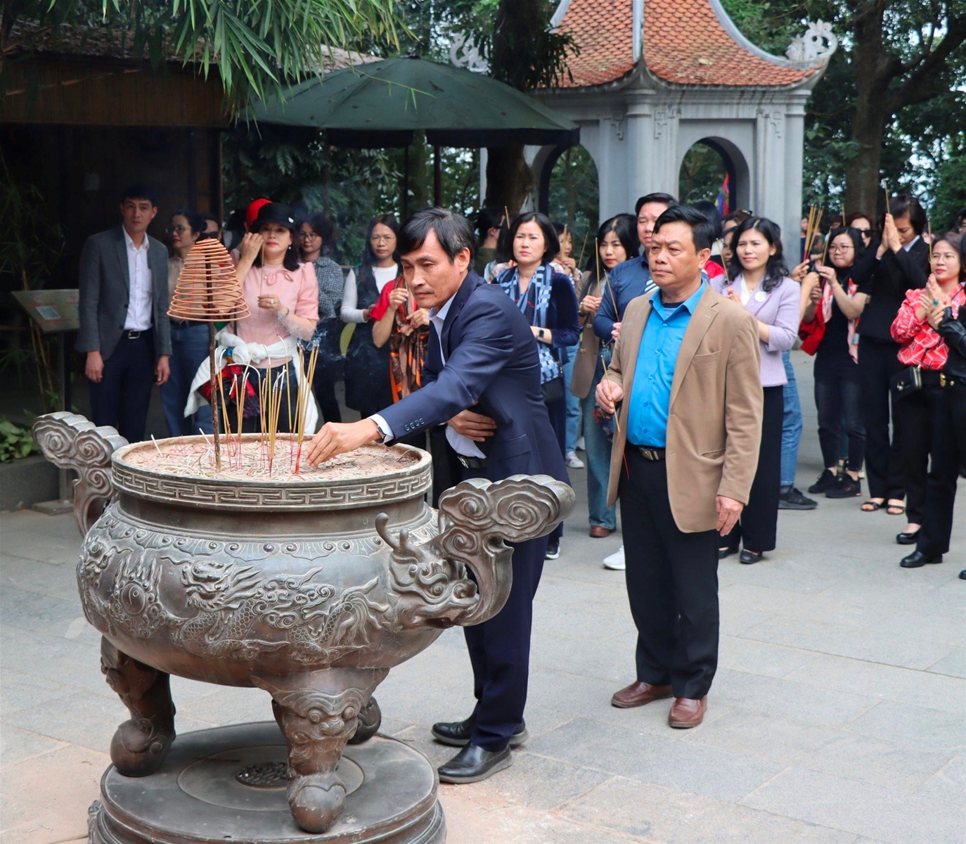 Công đoàn Khối cơ quan Bộ TN&MT tổ chức hành trình về nguồn cho cán bộ nữ