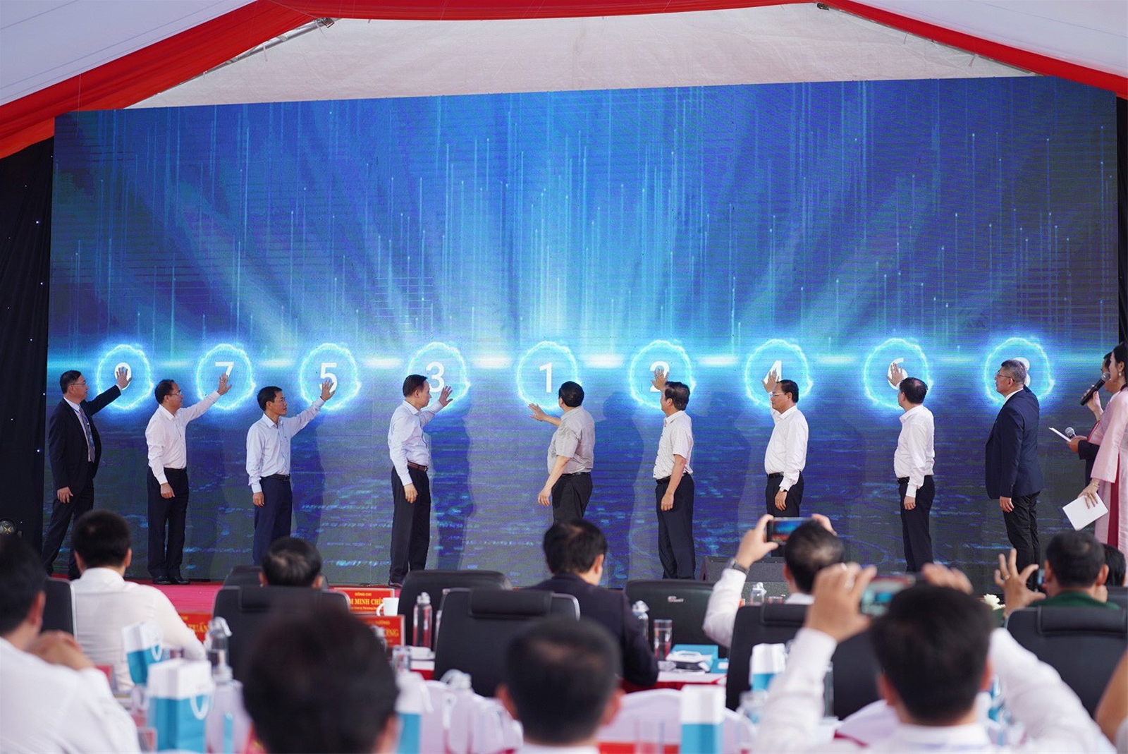 Thủ tướng Phạm Minh Chính dự lễ khánh thành nhà máy điện rác lớn nhất tỉnh Thừa Thiên - Huế