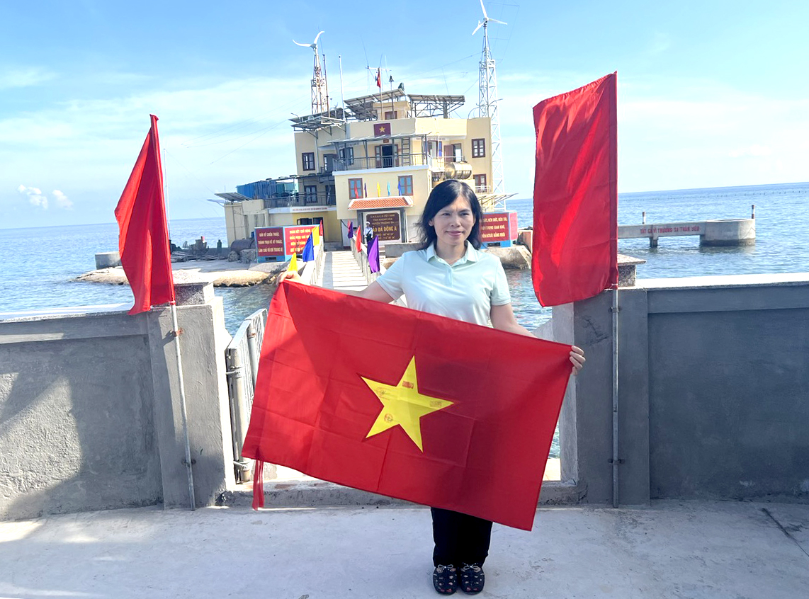 Đoàn công tác của Bệnh viện Trung ương Quân đội 108 thăm đảo Trường Sa