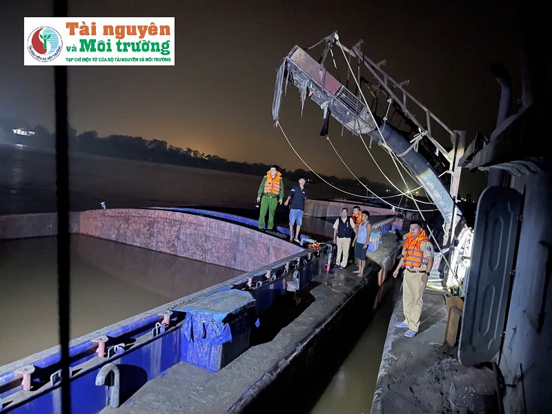 Hà Nội: Bắt giữ 2 tàu đang hút cát trên sông Hồng không xuất trình được giấy phép khai thác khoáng sản