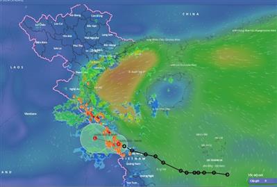 Áp thấp nhiệt đới đổ bộ Quảng Trị - Thừa Thiên Huế, mưa lớn kéo dài