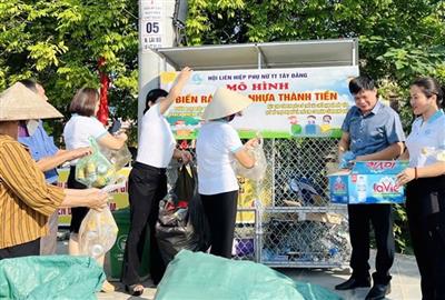 Ba Vì (Hà Nội) nhân rộng mô hình phân loại rác hiệu quả