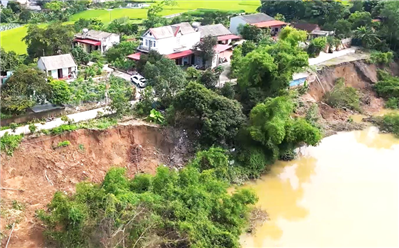 Bắc Giang công bố tình huống khẩn cấp sự cố sạt lở bờ sông Thương