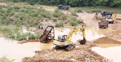 Bắc Giang: Xử nghiêm hành vi lấn chiếm đất đai, khai thác đất san lấp mặt bằng, cát sỏi lòng sông trái phép