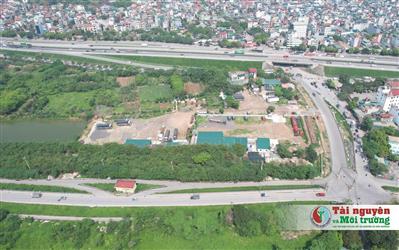 Bãi xe trái phép ‘xẻ thịt’ lòng hồ, Đầm Mo kêu cứu