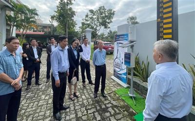 Bàn giao 90 Trạm đo mưa tự động và Tháp cảnh báo lũ tại cộng đồng