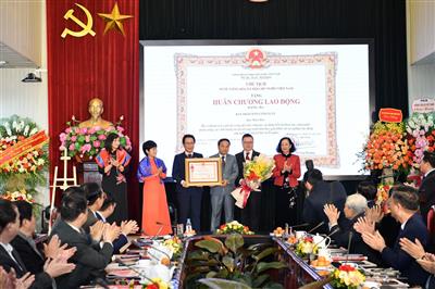 Kỷ niệm 35 năm Ngày Báo Nhân Dân cuối tuần ra số đầu