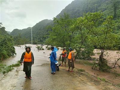 Bão Noru tại Quảng Bình: 1 người bị thương, 11 thôn bản bị chia cắt