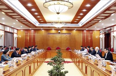 Bộ Chính trị có thẩm quyền trình T.Ư những vấn đề lớn về công tác cán bộ