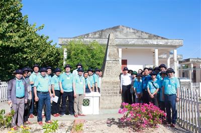 Bộ Tài nguyên và Môi trường: Thăm và động viên cán bộ 2 Trạm Khí tượng Hải văn ở Trường Sa