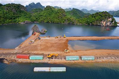 Bộ TN&MT đề nghị Quảng Ninh làm rõ ĐTM dự án 'quây núi' ở vùng đệm vịnh Hạ Long