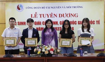 Bộ TN&MT tuyên dương, khen thưởng con cán bộ đạt thành tích cao trong học tập năm học 2023-2024