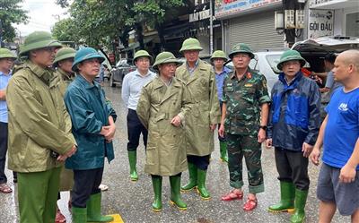 Bộ trưởng Bộ Tài nguyên và Môi trường Đỗ Đức Duy chỉ đạo công tác khắc phục hậu quả thiên tai tại thành phố Yên Bái