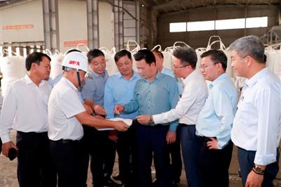 Bộ trưởng Đặng Quốc Khánh kiểm tra Công ty Nhôm Đắk Nông - TKV về dự án khai thác mỏ bô xít Nhân Cơ