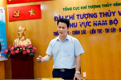 Bộ trưởng Đặng Quốc Khánh thăm và làm việc với Đài Khí tượng thủy văn khu vực Nam Bộ