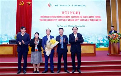 Bộ trưởng Đặng Quốc Khánh: Trao Biểu trưng ghi công và sự ghi nhận những đóng góp của nguyên Thứ trưởng Võ Tuấn Nhân