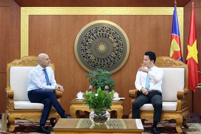 Bộ trưởng Đặng Quốc Khánh trao tặng Đại sứ đặc mệnh toàn quyền Italia tại Việt Nam Kỷ niệm chương Vì sự nghiệp Tài nguyên và Môi trường”