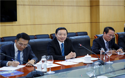 Bộ trưởng Trần Hồng Hà làm việc với Đại sứ Liên minh Châu Âu (EU) tại Việt Nam trước thềm Hội nghị COP27