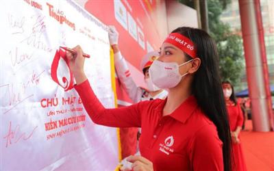 Chính thức khai hội Chủ nhật Đỏ lần thứ XIV