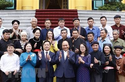 Chủ tịch nước gặp mặt Đoàn đại biểu người có uy tín trong đồng bào dân tộc thiểu số tỉnh Tuyên Quang