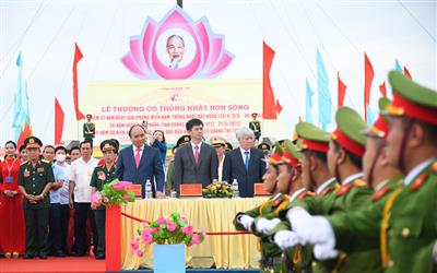 Chủ tịch nước Nguyễn Xuân Phúc dự Lễ Thượng cờ thống nhất non sông