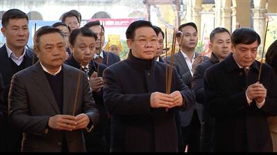 Chủ tịch Quốc hội dự lễ khai xuân tại khu di tích Hoàng thành Thăng Long