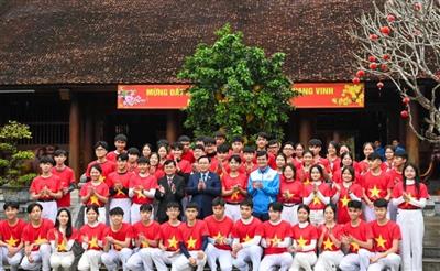 Chủ tịch Quốc hội mong muốn Tháng Thanh niên Việt Nam luôn “mãi mãi tuổi 20”