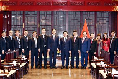 Chủ tịch Quốc hội Vương Đình Huệ tiếp các tập đoàn hàng đầu của Trung Quốc