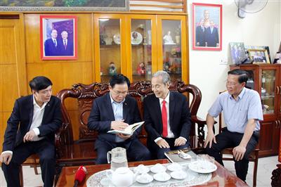 Chủ tịch Quốc hội Vương Đình Huệ tưởng nhớ, tri ân cố Chủ tịch Quốc hội Nguyễn Hữu Thọ