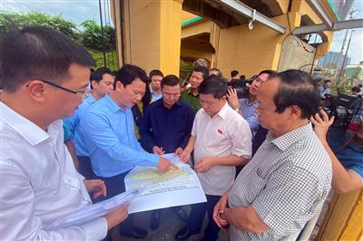 Chùm ảnh: Bộ trưởng Đặng Quốc Khánh kiểm tra thực địa các nguồn thải vào hệ thống công trình thủy lợi Bắc Hưng Hải