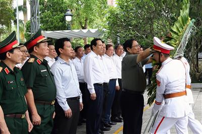 Chùm ảnh: Thủ tướng Phạm Minh Chính viếng Nghĩa trang Liệt sĩ quốc gia Vị Xuyên, tỉnh Hà Giang