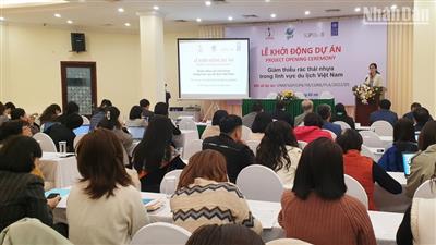 Công bố dự án “Giảm thiểu rác thải nhựa trong lĩnh vực du lịch Việt Nam”