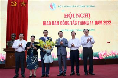 Công bố, trao Quyết định bổ nhiệm lại Thứ trưởng Bộ TN&MT; Quyết định điều động, bổ nhiệm lãnh đạo một số đơn vị trực thuộc Bộ