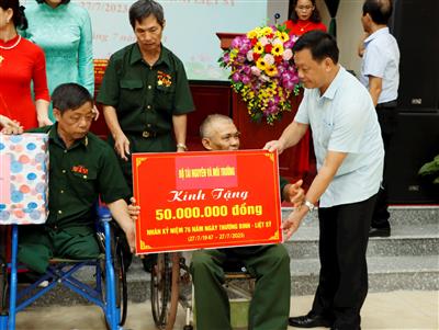 Công đoàn Bộ TN&MT thăm, tặng quà thương bệnh binh Trung tâm Điều dưỡng thương binh Duy Tiên, tỉnh Hà Nam