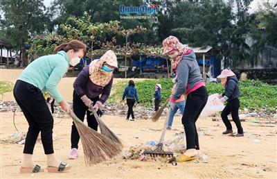 Cùng nhau làm đẹp bãi biển