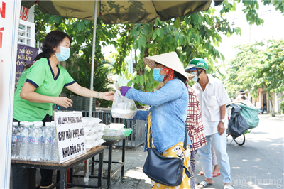 Đà Nẵng: Ấm lòng “bữa cơm 0 đồng” từ hoạt động thu gom rác tại nguồn