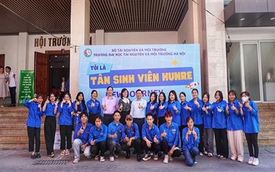 Đại học Tài nguyên và Môi trường Hà Nội: gọi tên tân sinh viên thứ 2000 trong ngày tựu trường