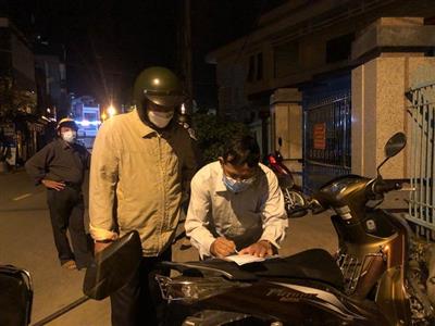 Dân Quảng Ngãi nửa đêm xếp hàng dài chờ làm thủ tục đất đai