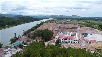 Đất thải chất thành "núi" ngay trong dự án nhà máy nước sạch