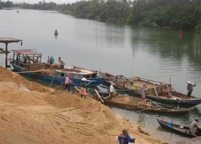 Đề xuất tăng mạnh phí bảo vệ môi trường trong khai thác cát, sỏi làm vật liệu xây dựng