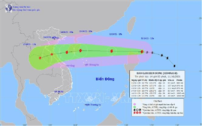 Đêm nay 11/10, bão Kompasu sẽ đi vào Biển Đông và mạnh thêm
