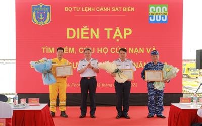 Diễn tập thực binh ứng cứu sự cố tràn dầu và tìm kiếm cứu nạn tại Hải Phòng