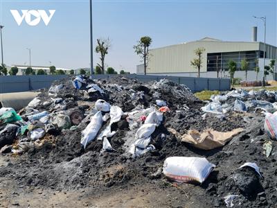 Đổ trộm chất thải nguy hại, 3 cá nhân, doanh nghiệp ở Bắc Ninh bị xử phạt hơn 1 tỷ đồng