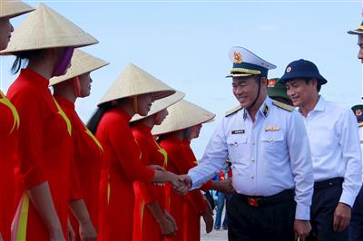 Đoàn công tác số 23 của Bộ Tài nguyên và Môi trường đã kết thúc chuyến thăm các cán bộ, chiến sỹ, người dân huyện đảo Trường Sa